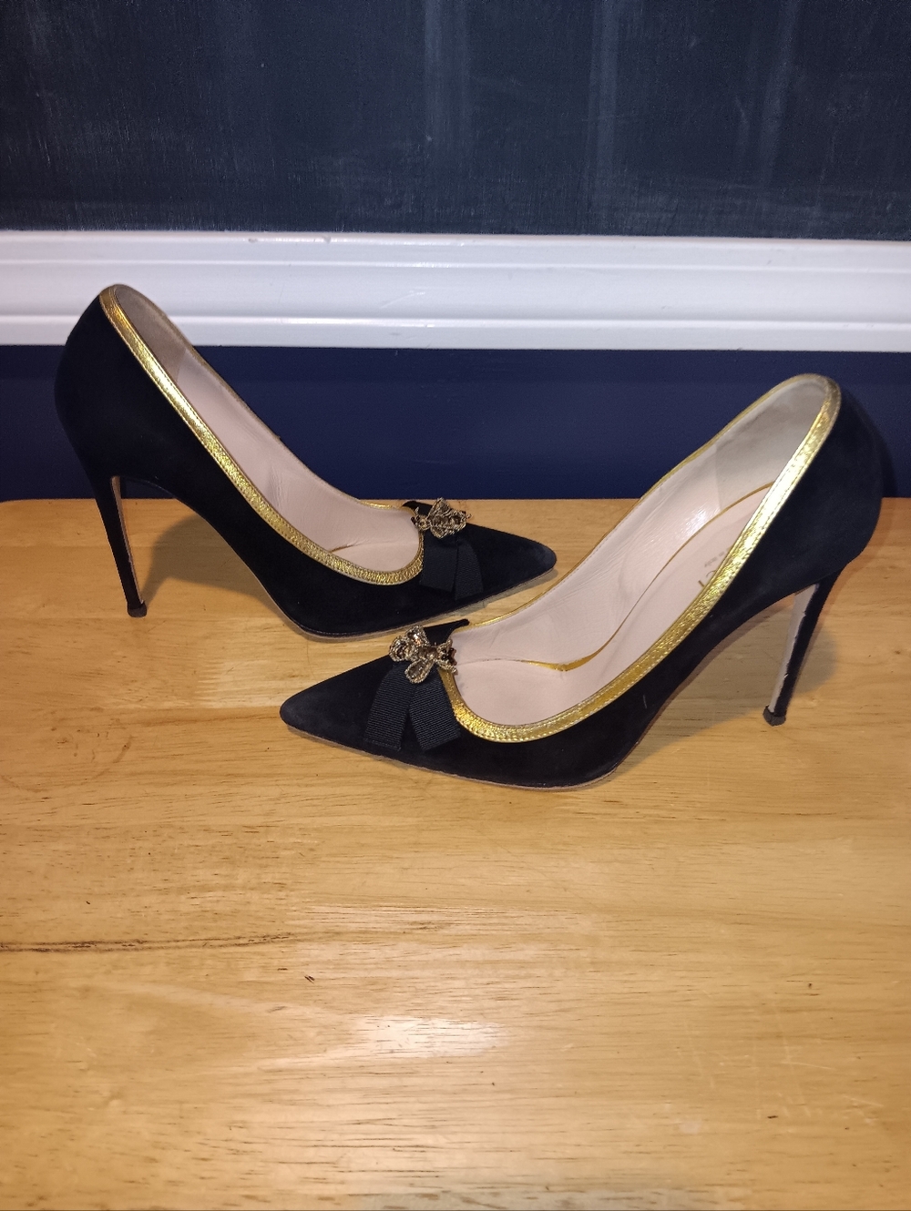 Gucci GG Leather Bee Heels Size 35 - Picture 2 of 6